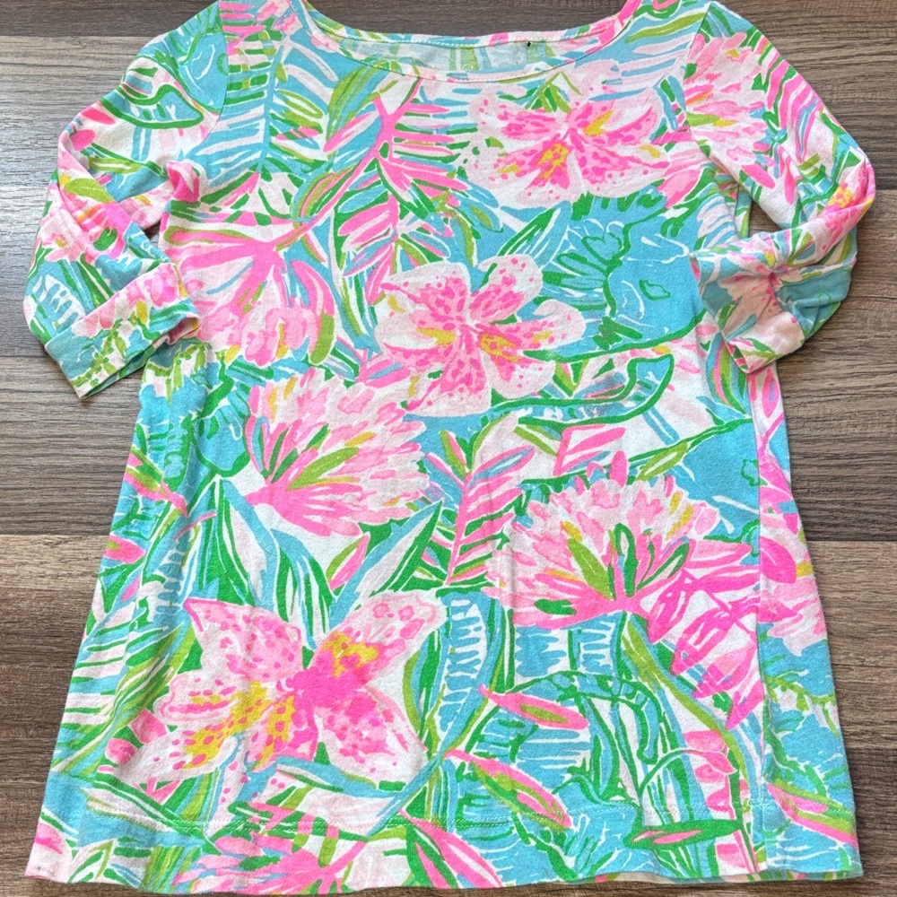 Lilly Pulitzer Hollee dress features the vibrant "Pop Up Lilly of the Jungle"